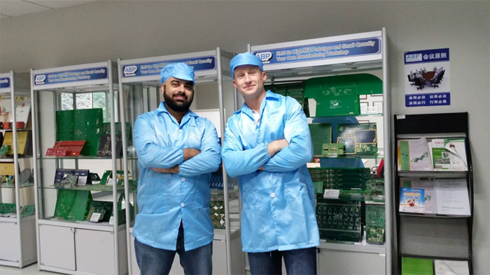 Simon visits supplier in China